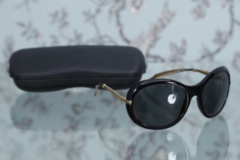 Paire de lunettes de soleil