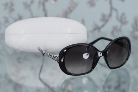 Paire de lunettes de soleil