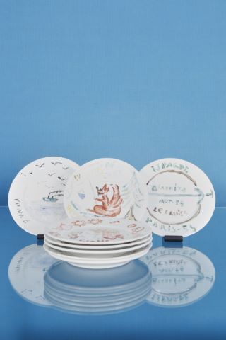 8 assiettes décorées par des artistes pour le restaurant Le…