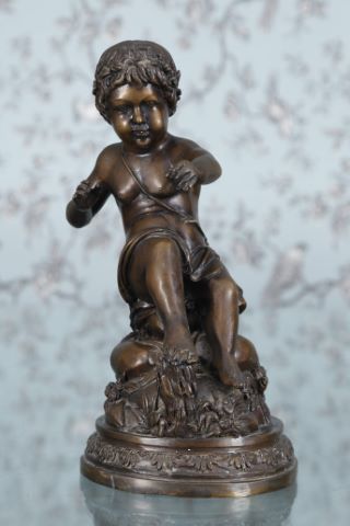 École française du XXe siècle Putto sur un socle...