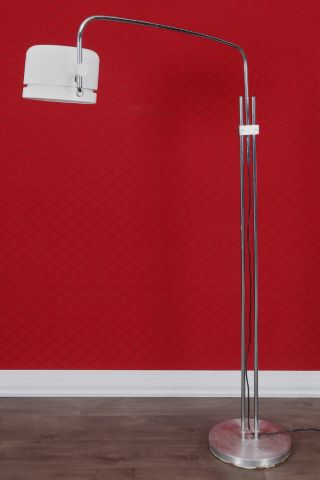 Lampadaire à bras articulé et hauteur ajustable