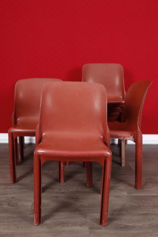 Vico Magistretti (1920-2006) 8 chaises...