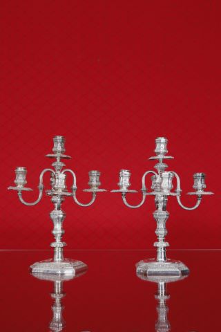 Importante paire de flambeaux formant candélabres