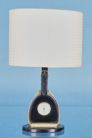 Lampe à poser formant horloge