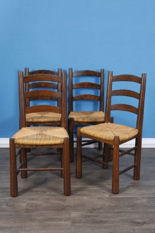 Suite de 4 chaises paillées