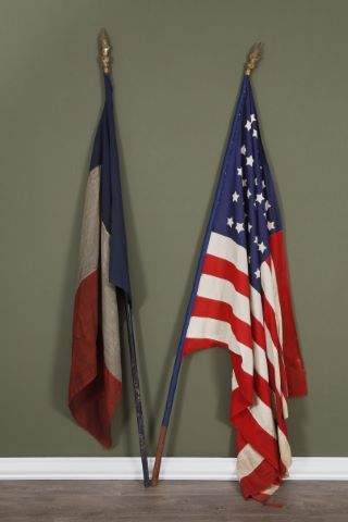 2 grands drapeaux