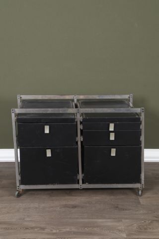 Servante roulante formant console à tiroirs et tablette escamotable