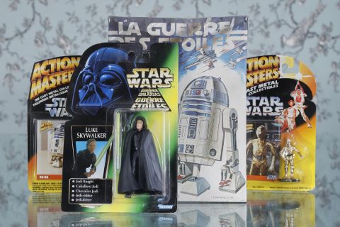 4 figurines sous blisters