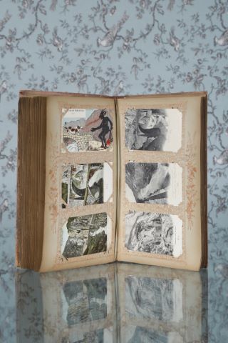 Albums d’environ 250 cartes postales anciennes