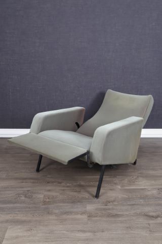 Fauteuil à dossier inclinable et repose-pieds escamotable, modèle Easy Chair…