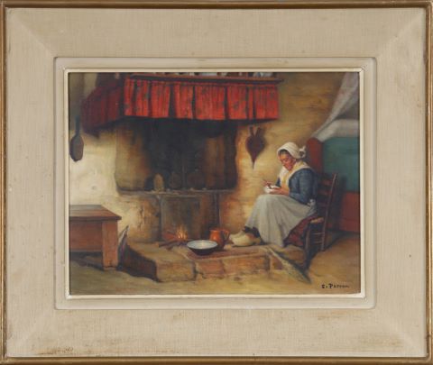 Femme assise au foyer