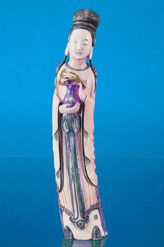 Guanyin portant des attributs