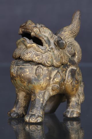 Chien de Fô formant brûle-parfum
