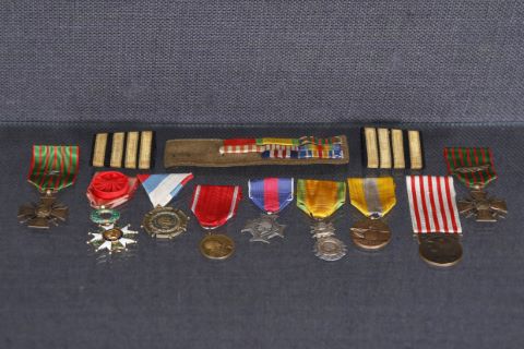 Ensemble de médailles et décorations d’un...