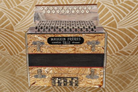 Maugein (Tulle 19) Accordéon diatonique
