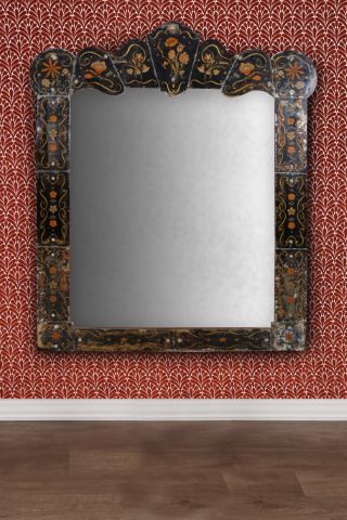Grand miroir à fronton chantourné