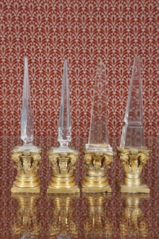 Suite de 4 obélisques