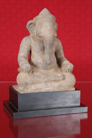 Ganesh assis en vajrasana