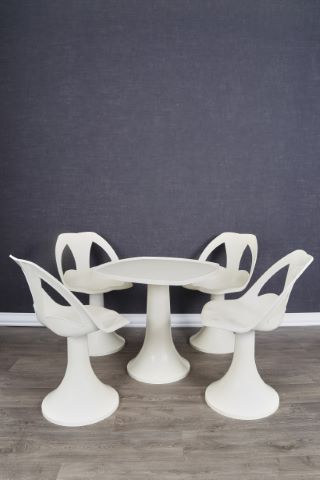 Salon à piètement tulipe