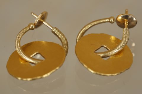 Paire de boucles d’oreilles dormeuses
