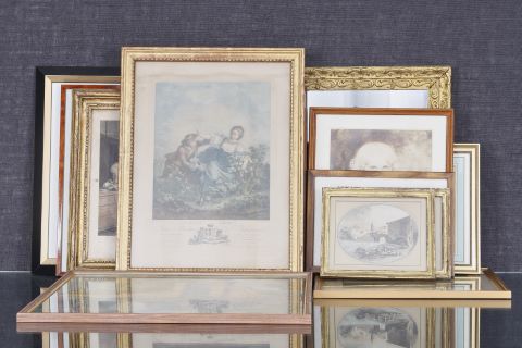 13 pièces encadrées + 1 miroir