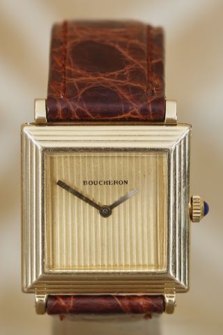 Montre bracelet de femme, modèle Carrée