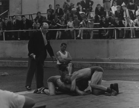 Pierre Jahan (1909-2003) Lutte au stade...