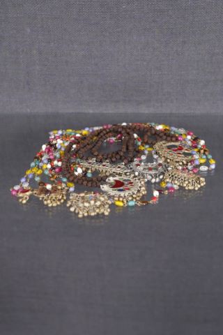 7 colliers ou pendentifs ethniques/fantaisie