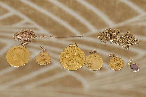 1 pendentif + 1 médaille de baptème