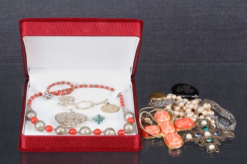 Bijoux fantaisie et griffés