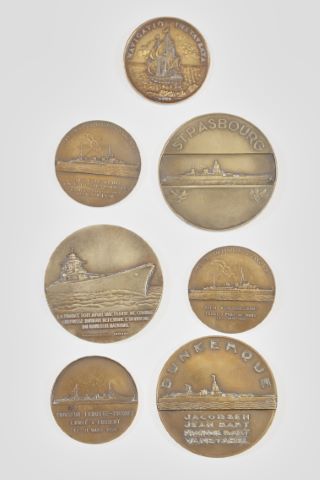 7 médailles sur le thème de la Marine