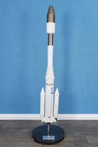 Fusée Ariane 4 au 1/33e