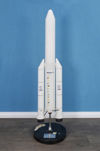 Fusée Ariane 5 au 1/33e