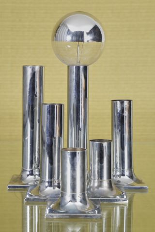 6 colonnes formant lampe