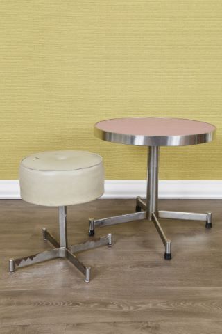 1 table basse + 1 tabouret