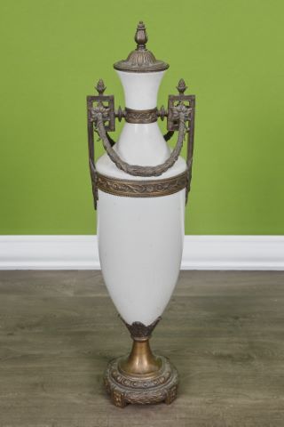 Grande urne couverte de style Louis XVI