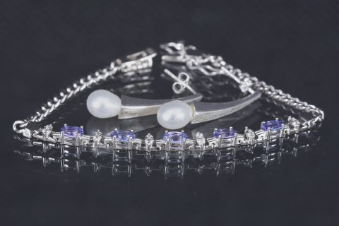 Parure comprenant 1 bracelet et 1 paire...