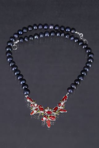 Collier de perles noires