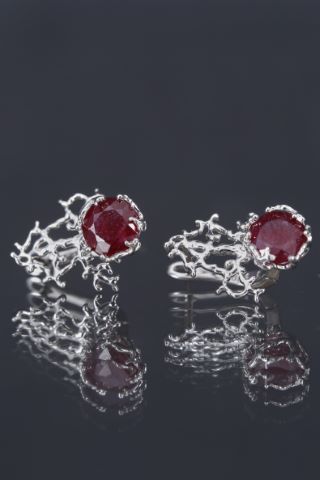 Paire de pendants d’oreilles branche de corail