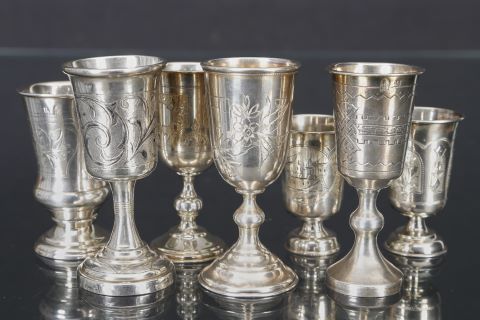 7 gobelets dépareillés