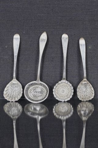 4 cuillères saupoudreuses