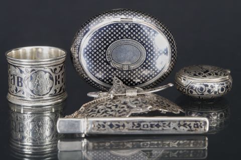 4 objets en argent niellés