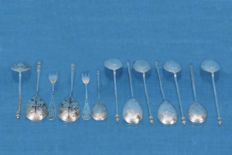 11 cuillères à caviar