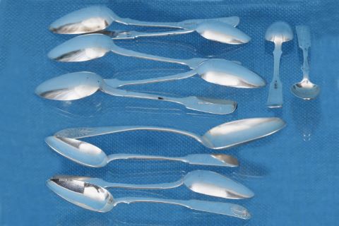 7 cuillères modèle uniplat + 4 cuillères coquille