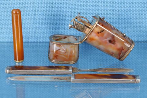 3 objets de vitrine