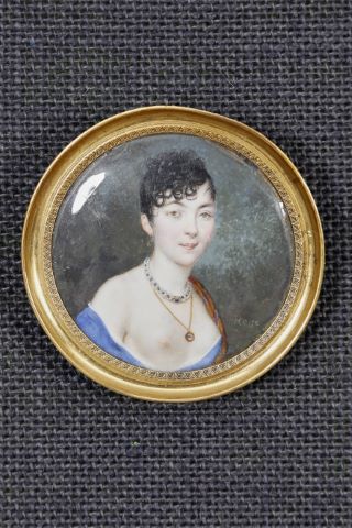 Portrait de femme à la poitrine dénudée