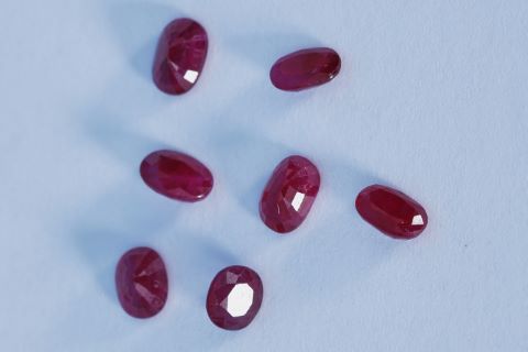 7 rubis sur papier