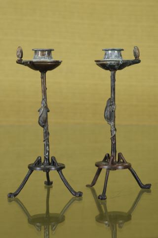 Paire de flambeaux tripodes