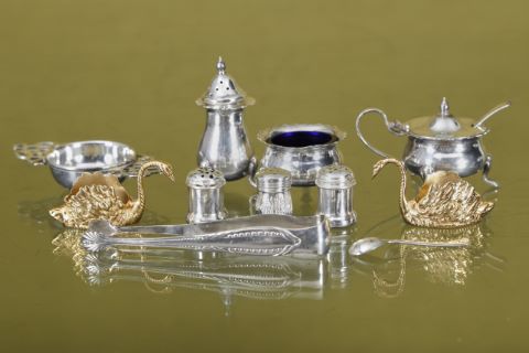 1 paire de cygnes en argent doré + 3 salières…