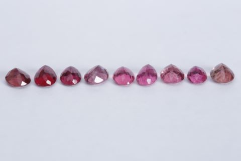 9 tourmalines sur papier